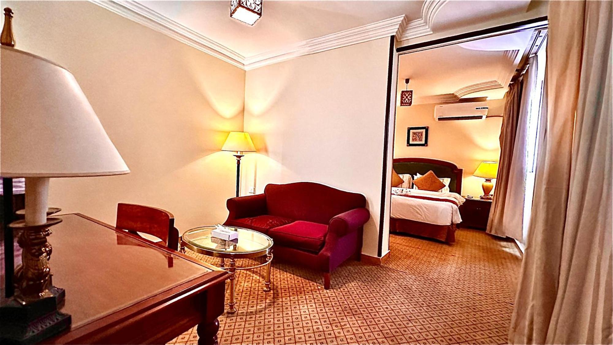 Pyramids Tower Inn Nazlet el-Sîsi Exterior foto