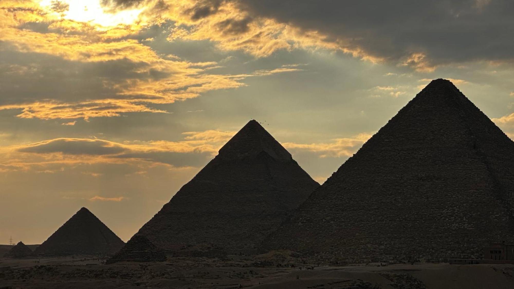Pyramids Tower Inn Nazlet el-Sîsi Exterior foto