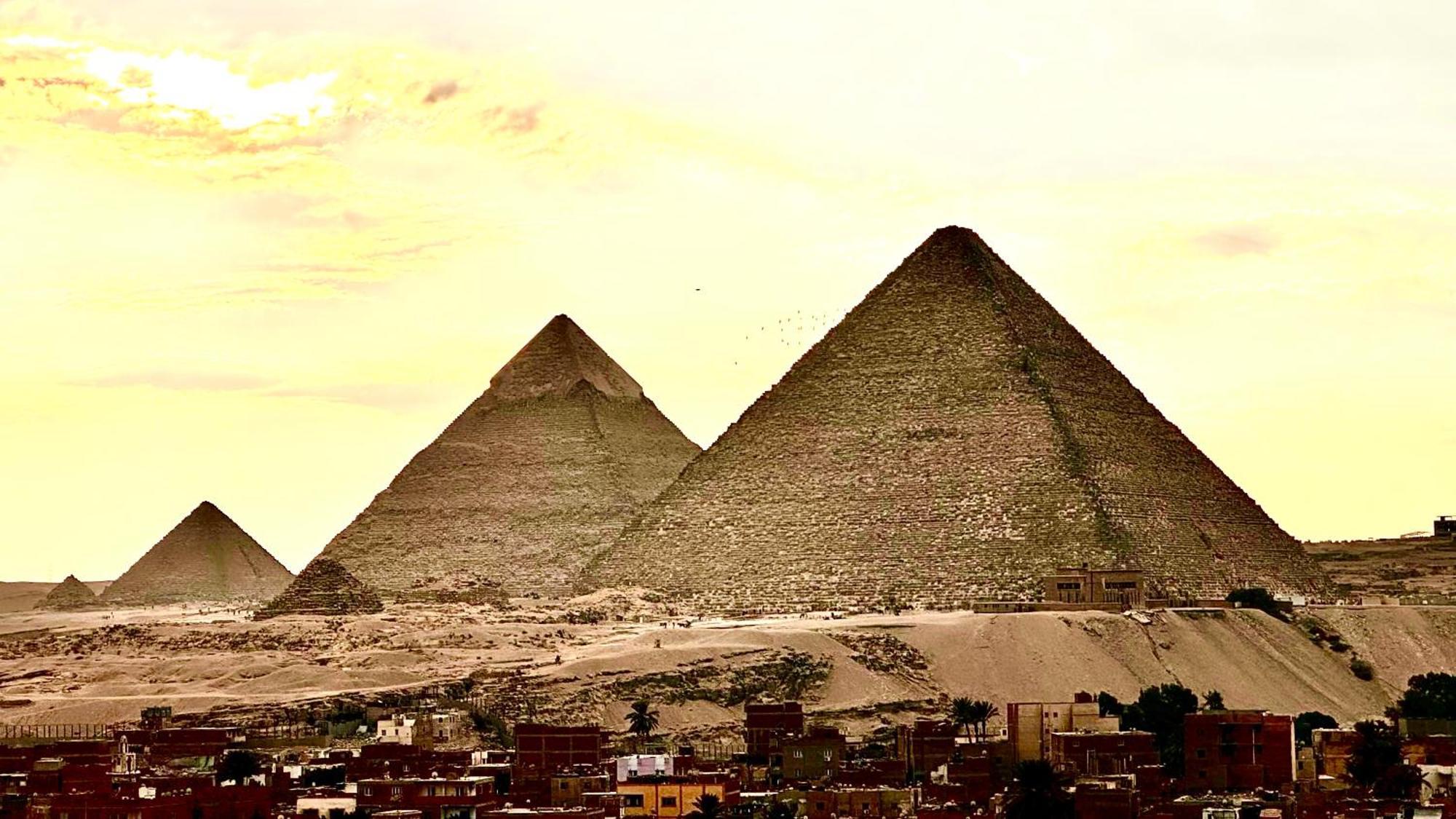 Pyramids Tower Inn Nazlet el-Sîsi Exterior foto