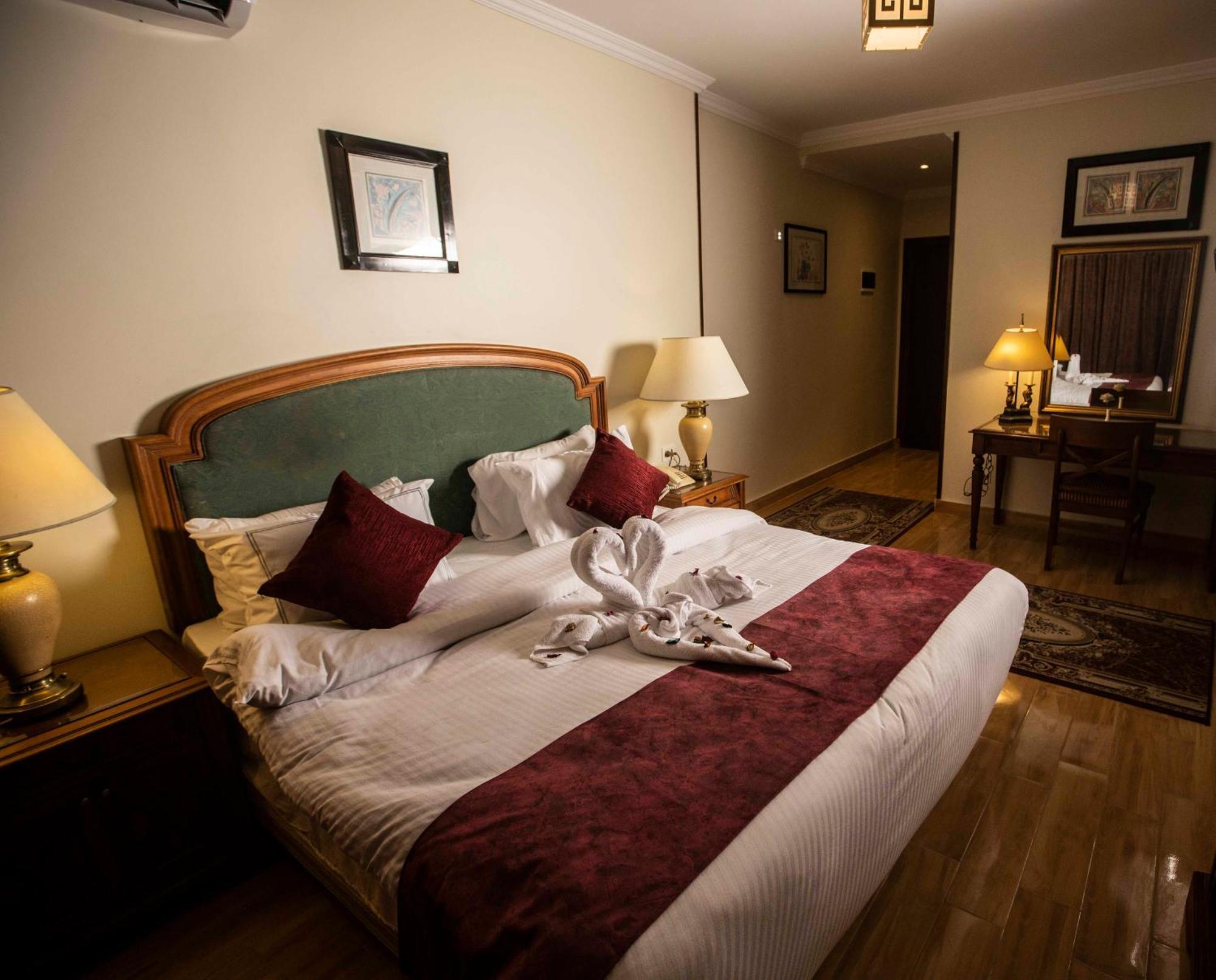 Pyramids Tower Inn Nazlet el-Sîsi Exterior foto